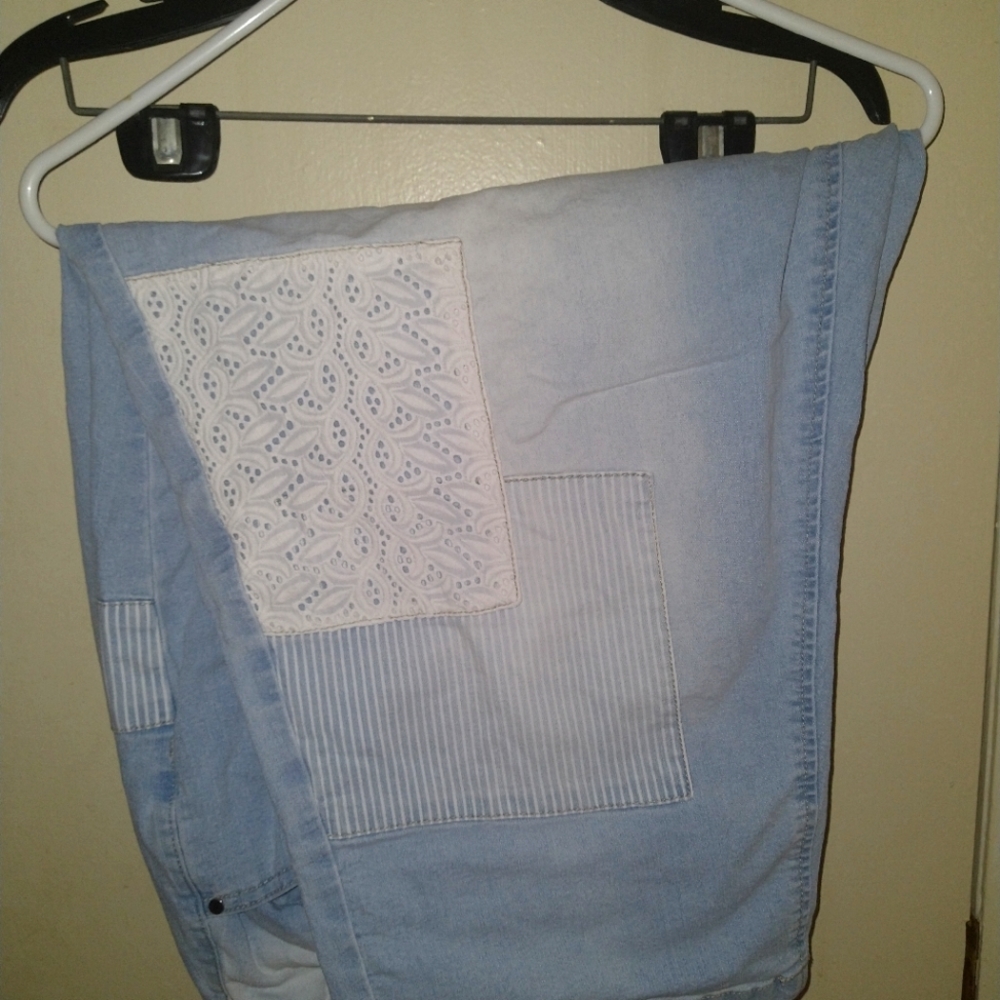 Women acid wash capri pants